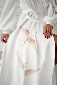 ชุดแต่งงานทำด้วยมือสำหรับผู้หญิงชุดเดรสสีขาวปักลายนกยูเครนสไตล์พื้นเมืองของช่างฝีมือมีคุณสมบัติตามธรรมชาติ - Product Image 4