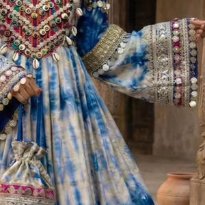 Robe longue en lin brodée à la main, col en V, style bohème, touche traditionnelle, vintage, formelle, pour mariage, Kuchi, afghane, avec plumes - Product Image 4