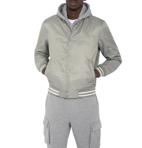 แจ็คเก็ตเบสบอลแบบมีปกปักลายคุณภาพสูงแฟชั่นใหม่ OEM ผ้าซาตินกันน้ำ เป็นมิตรกับสิ่งแวดล้อม สำหรับผู้ชาย สไตล์ HIGH STREET เหมาะสำหรับฤดูหนาว - Product Image 3