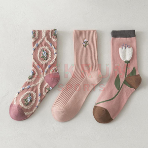 Chaussettes de course à pied de sport avec logo personnalisé en coton à la mode Prix de gros Chaussettes brodées de haute qualité - Product Image 1