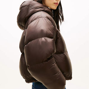 Chaqueta acolchada ligera personalizada de algodón tejido con relleno, plegable y cálida para mujer, abrigos cortos tipo burbuja para damas - Product Image 3