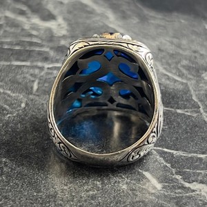 Anillo de Plata Turca Hecho a Mano para Hombre con Gema Ovalada de Zafiro Azul Cabujón, Zirconia Azul de 10k, Patrón Único, Joyería Artesanal - Product Image 6
