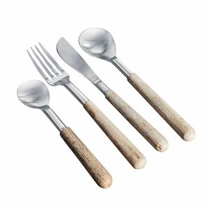 Ensemble de couverts élégants en acier inoxydable argenté avec manche en bois Ensemble de couverts faits à la main pour mariage et vaisselle à la maison - Product Image 2