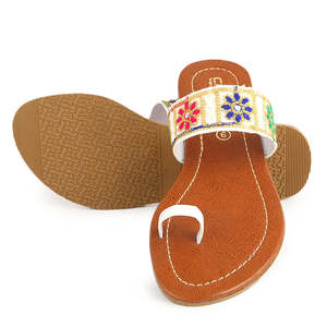 รองเท้าแตะปักลายสำหรับผู้หญิง (SA-012) - สีขาว - Product Image 5