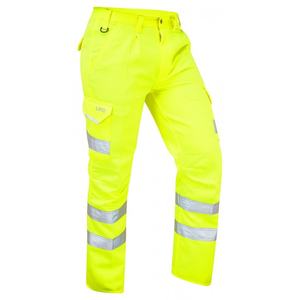 Pantalon de sécurité DayBright ProTech avec couches respirantes et bandes de puissance réfléchissantes fabriquées au Pakistan. - Product Image 1
