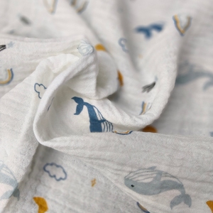 Tissu Voile Imprimé Baleine Arc-en-ciel 50 Pouces Léger Respirant Motif Vie Marine Nautique pour Bébé et Tout-petit - Product Image 1