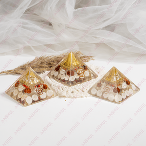 Venta al por Mayor de Pirámides Orgone Gomti Chakra de 90 mm Talladas, Ecológicas, con Puntas de Cristal para Sanación, Meditación y Decoración - Product Image 3