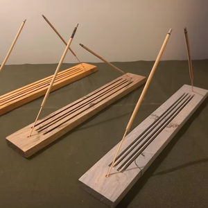 Brûleur d'encens religieux traditionnel indien en bois fait main et durable pour Agarbatti, décoration de salle de prière, temple, méditation - Product Image 1