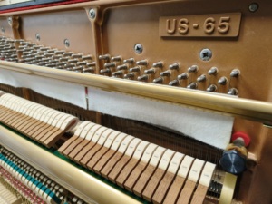 Piano Vertical KAWAI US65 Japonés, Piano Profesional de 132 cm, Piano de Gran Tamaño, Excelente Calidad de Sonido - Product Image 6