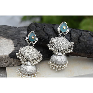 Pendientes de aro grandes estilo ghungro, diseño nuevo, tradicional, hechos a mano, con aspecto de plata, de latón con incrustaciones de piedras, para niñas y mujeres. - Product Image 1