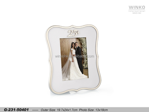 กรอบรูปโลหะ Winko ANNIVERSARY WAVE ขนาด 13x18 ซม. ฉลองครบรอบ 25 ปี พร้อมแผ่นรองกระดาษสีขาว สีนิกเกิล - Product Image 1
