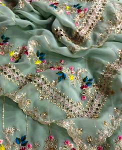 Costumes traditionnels indiens brodés à la main non cousus de créateur moderne pour femmes beaux costumes coûteux pour - Product Image 1