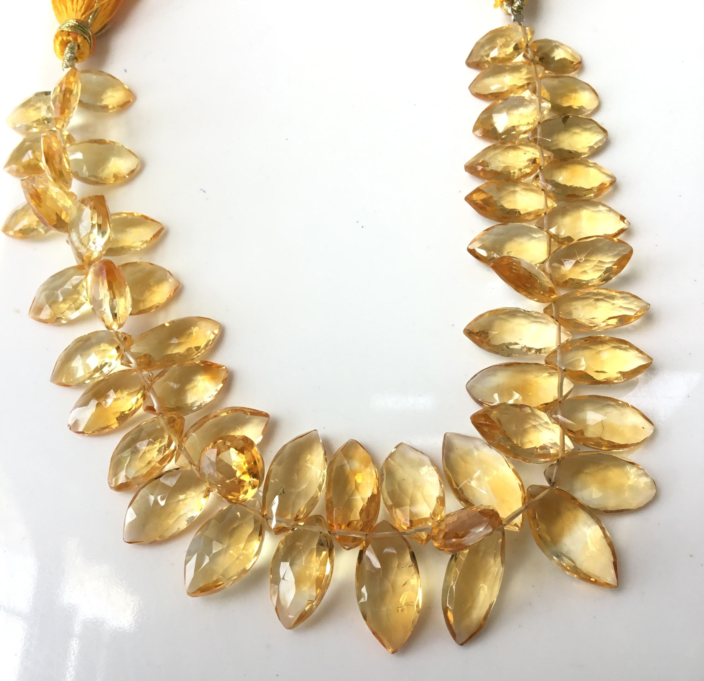 สีเหลือง