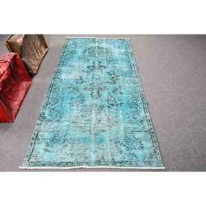 Alfombra Vintage de 3.7x7.4 pies, Alfombra Turca, Alfombra a Cuadros Azul y Negra - Product Image 1