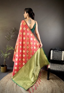 Banarasi Saree en soie avec Lehenga Choli Vintage Robe pour femme pour fêtes et occasions spéciales Vêtements en gros - Product Image 4