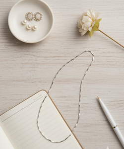 สร้อยคอโซ่โทนคู่ที่สง่างามสำหรับผู้หญิงเครื่องประดับทองและเงินน้ำหนักเบาเหมาะสำหรับสวมใส่ในชีวิตประจำวันที่หรูหรา - Product Image 3