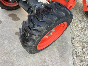 Tractor Compacto Kubota LX3310HSD de 33 HP, 4x4, Diésel, Transmisión Hidrostática, Cargador y Toma de Fuerza, Tractor Agrícola, de Jardinería y Utilitario - Product Image 6