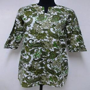 Kurti court droit à imprimé paisley et floral en lavande avec manches 3/4 pour l'été - Product Image 2