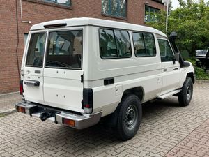 Pick-up 4x2 2024 avec conduite à gauche, boîte automatique, intérieur cuir foncé, 4 places, régulateur de vitesse adaptatif (ACC), toit ouvrant - Product Image 5