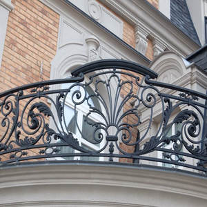 Garde-corps en fer forgé pour intérieur de balcon avec surface revêtue de poudre design moderne personnalisé idéal pour la décoration extérieure - Product Image 3