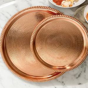 Las bandejas de cobre son muy versátiles y funcionan perfectamente para presentaciones de desayuno o para organizar la encimera. - Product Image 1