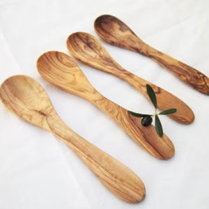 Cuillère en bois fabriquée à la main en bois naturel pour la cuisson, l'agitation et le mélange, parfaite pour la cuisine de tous les jours et la maison - Product Image 1