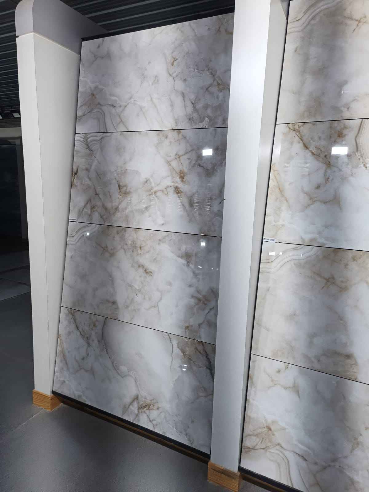 สีเทาอ่อน