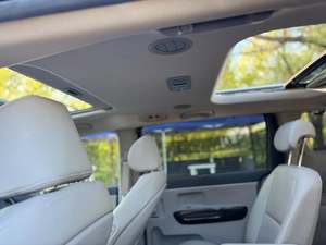 รถยนต์เกีย คาร์นิวัล ปี 2019 สภาพดี ใช้งานน้อย เกียร์อัตโนมัติ เครื่องยนต์เทอร์โบ ภายในสีอ่อน เบาะหนัง กล้องมองหลัง ยาง R17 พวงมาลัยซ้าย - Product Image 2