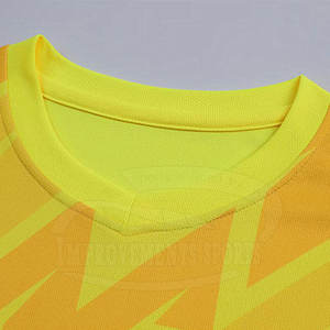 Uniforme de fútbol de impresión por sublimación hecho en Pakistán uniforme de fútbol de la mejor calidad - Product Image 2
