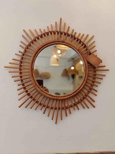 Vanité en forme de fleur de soleil artisanale grande beauté ronde décorative tressée en bois osier avec cadre en rotin et miroir - Product Image 3