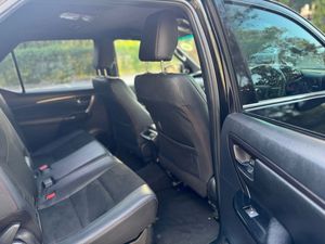 Toyota Fortuner GR S 4x4 2023, SUV de Lujo, Nuevo, con Baca de Aleación de Aluminio, Exportación a Todo el Mundo - Product Image 5