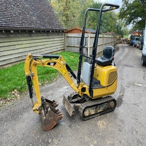 Acheter Mini excavatrice CAT 300.9D d'occasion de qualité supérieure à vendre Mini pelleteuse abordable Choix fiable pour les projets de construction - Product Image 1