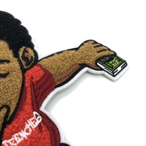 Parches de Ropa Bordados con Logotipo Personalizado de Diseñador, Parches de Chenilla con Forma de Corazón para Planchar en Gorras - Product Image 4