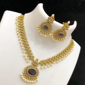 Conjunto de collar chapado en oro con aspecto de piedras AD de diseño de primera calidad con pendientes para colección de ropa de boda - Product Image 1