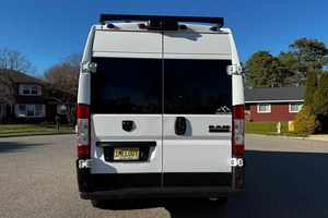 RAM ProMaster 2500 2024 USADA EN BUEN ESTADO, Volante a la Izquierda, Asientos de Cuero, Cámara Trasera, 75k-100k Millas - Product Image 2