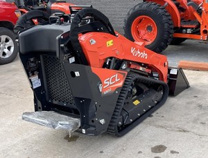 รถตักล้อยางขนาดเล็ก Kubota SVL75-2 พร้อมอุปกรณ์ตักสีส้ม - Product Image 2