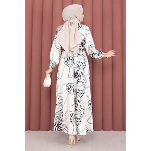 Vestido Hijab con Cinturón y Patrón de Cadena en Satén Beige-Emeralda con Cintura Natural - Product Image 4