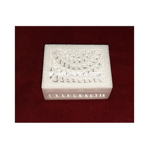 Boîtes à bijoux en marbre blanc de qualité supérieure avec une finition fine et une surface lisse et brillante, forme rectangulaire, sculpture florale - Product Image 1