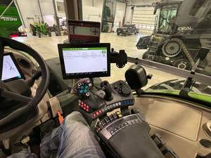 Tractor FENDT 1050 VARIO - Product Image 4