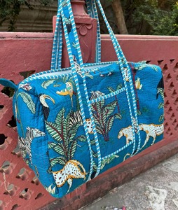 Bleu Coton Matelassé Jungle Imprimé Sac DuffleShoulder Sac Nuit Bagages Grand Coton Voyage Vacances - Product Image 3