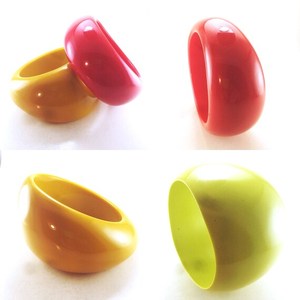 Bracelet jonc rond vintage en résine épaisse multicolore, bijou artistique et élégant pour mariage ou collection - Product Image 1