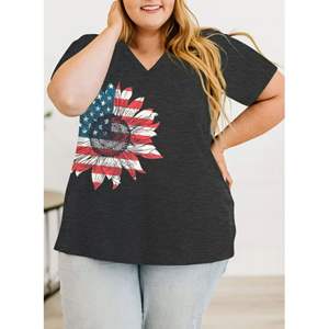 1. 	 T-shirt à manches courtes en coton avec motif drapeau américain et signe de la paix, design patriotique, vente en gros, vêtements en vrac - Product Image 4