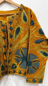 Veste en velours faite à la main en Inde, broderie Suzani, vêtement d'hiver, veste pour femmes, veste Suzani pour femmes au meilleur prix - Product Image 3