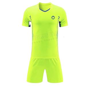 Ensemble d'uniformes de football respirants de qualité supérieure, vêtements d'entraînement, vêtements de sport, 100% polyester, service OEM, logo personnalisé sur le devant - Product Image 1