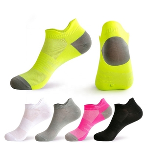 Chaussettes de sport personnalisées antidérapantes en coton mélangé à séchage rapide fines pour la course à pied pour hommes Logo personnalisé Chaussettes de yoga de gym en gros - Product Image 1