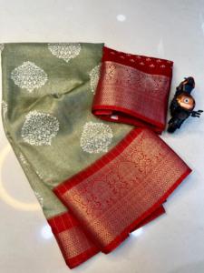 Saris en soie avec motif floral partout avec bordure de tissage contrastée - Product Image 3