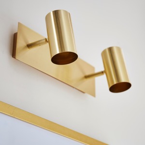 Elegante lámpara de pared de metal dorado de estilo Real Majestad que agrega gracia y encanto al pasillo del dormitorio y la sala de estar - Product Image 4