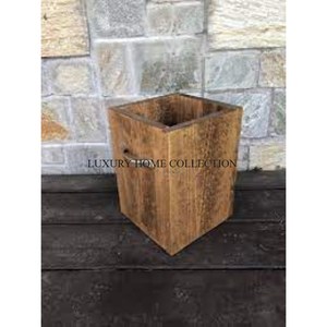 Attractive Vintage-style Metal Waste <b>Bin</b> <b>with</b> Premium Detailing for Enhancing the Decor of Any Room or Environment - Product Image 6