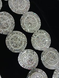 Rubans et lacets brodés à la machine sur mesure de différents modèles et couleurs pour robes de mariée de forme ronde avec perles - Product Image 2