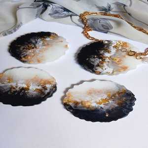 Posavasos de madera inspirados en el océano con alfombrillas hechas a mano Golden Sparkle para mesa de café y regalos costeros para el hogar - Product Image 6